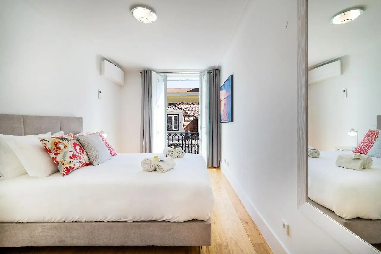 Amazing 1Bdr Apartment In Chiado By Lovelystay リスボン 0*,  ポルトガル